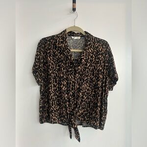 Leopard Print Tie-Front Blouse - Shortsleeved